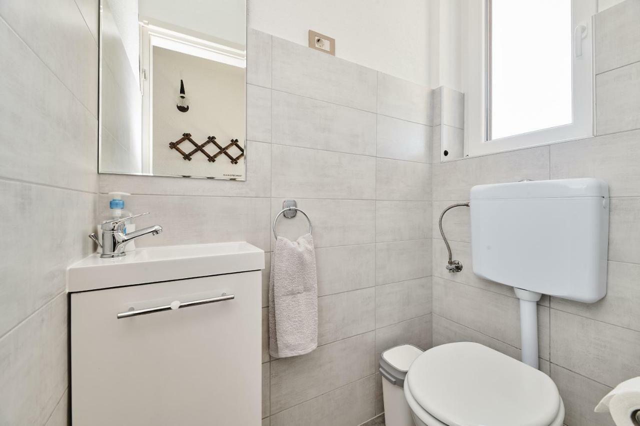Apartment Ana Бртонигла Экстерьер фото