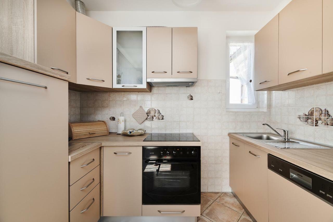 Apartment Ana Бртонигла Экстерьер фото