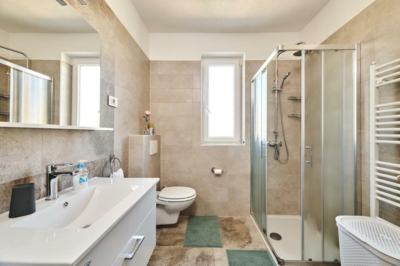 Apartment Ana Бртонигла Экстерьер фото