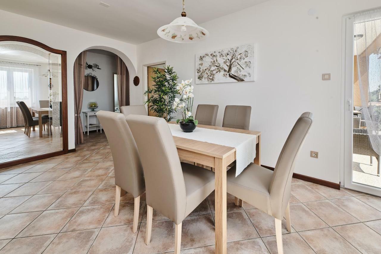 Apartment Ana Бртонигла Экстерьер фото